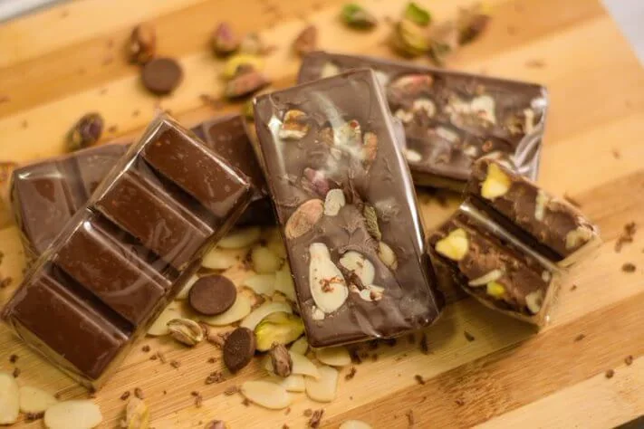 Barrinhas de chocolate com frutas secas